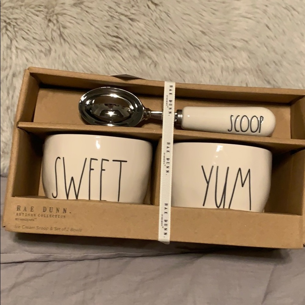 Rae Dunn Ice Cream bowls/scoop NWT